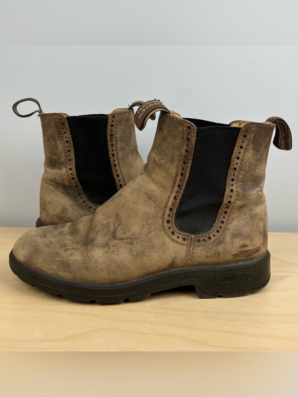 Blundstone Brown Leather Chelsea Ankle Boots. NOTE photos - Picture 3 of 11